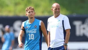 Jesper Lindström blickt enttäuscht auf dem Fußballplatz