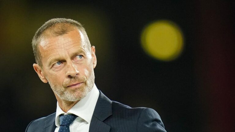 Porträt von UEFA-Präsident Aleksander Ceferin während einer offiziellen Pressekonferenz