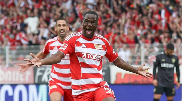 Stürmer Ilyas Ansah im Trikot des 1. FC Union Berlin auf dem Spielfeld