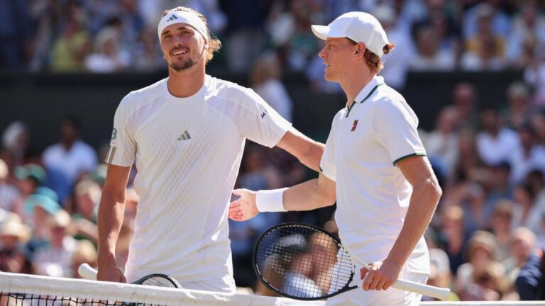 Alexander Zverev im Interview mit ernstem Blick nach dem verletzungsbedingten Saison-Aus seines Kontrahenten Jannik Sinner.