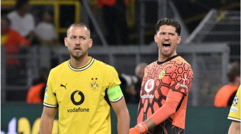Spieler von Borussia Dortmund und dem VfB Stuttgart in Aktion
