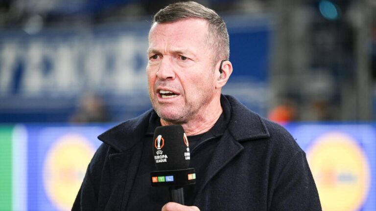 TV-Experte Lothar Matthäus analysiert ein Spiel des FC Bayern München