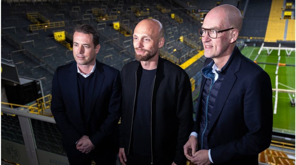 Carsten Cramer und Lars Ricken im Stadion von Borussia Dortmund