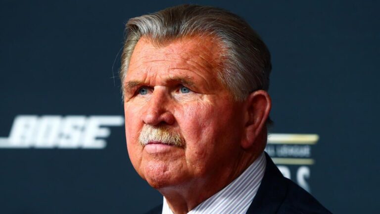 Mike Ditka an der Seitenlinie in seiner Zeit als Head Coach der Chicago Bears