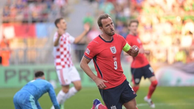 Harry Kane bejubelt ein Tor im Trikot der englischen Nationalmannschaft