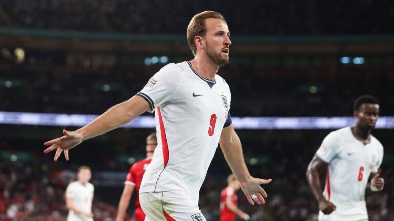 Harry Kane jubelt im englischen Nationaltrikot nach einem Tor in der Nations League.
