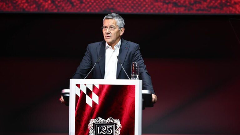 Vorstand des FC Bayern München und Vertreter von Viessmann