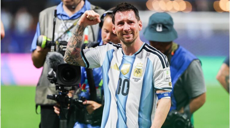 Lionel Messi im argentinischen Nationaltrikot bei seinem letzten Spiel für die Albiceleste im Stadion Monumental.