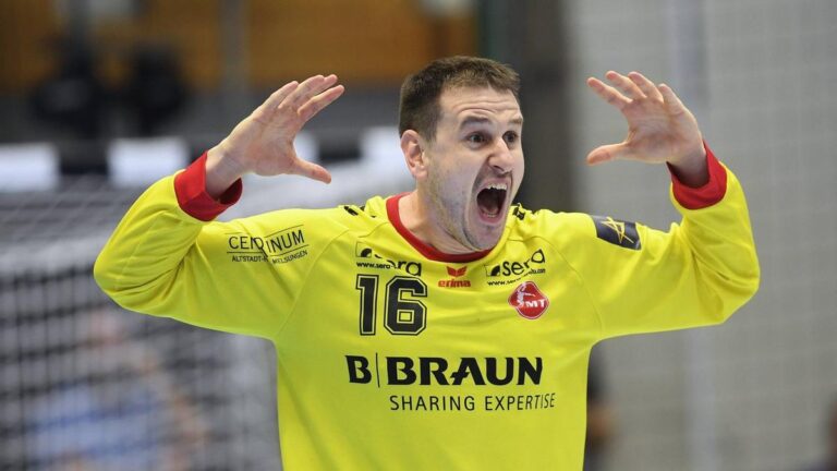 Spielszene der MT Melsungen im Angriff während eines Handball-Spiels
