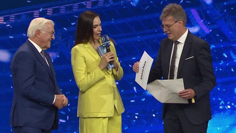 Thomas Weikert und Markus Söder bei der Bekanntgabe der Olympia-Entscheidung des DOSB