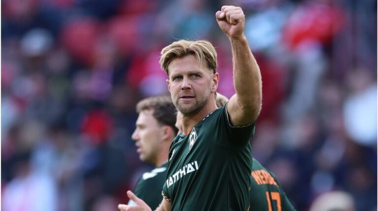 Niclas Füllkrug im Trikot von Werder Bremen jubelt über einen Treffer auf dem Spielfeld