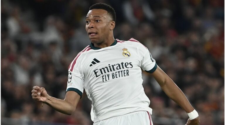 Kylian Mbappé im Trikot von Real Madrid beim Jubel über ein Tor